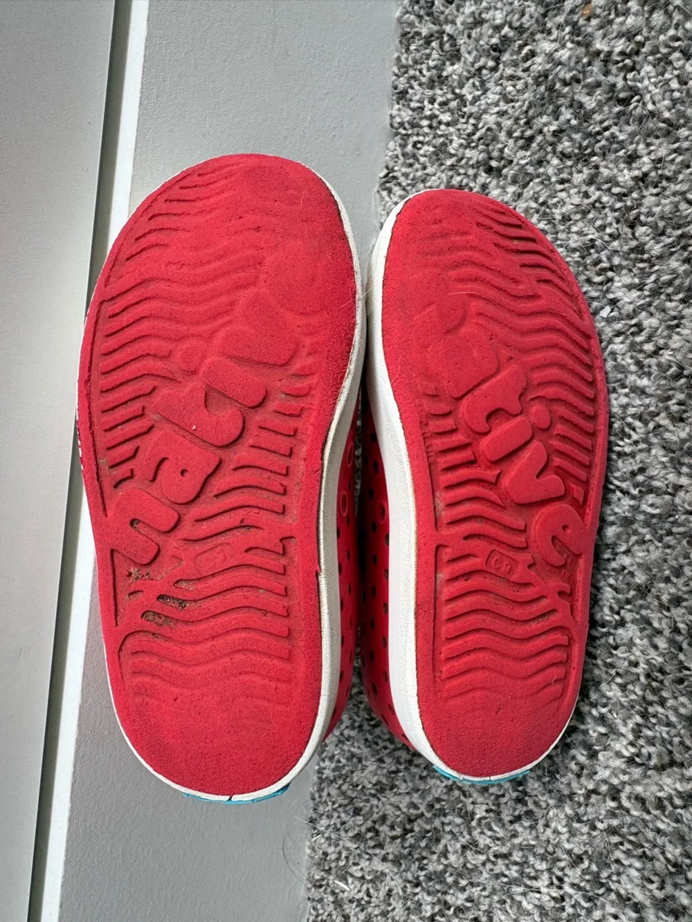 Native Waterproof Slip On Red Perforated Casual Sneakers Size 9c